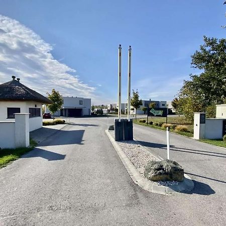 Luxus Appartement Am Golfplatz Und Therme Lutzmannsburg Zsira Bagian luar foto