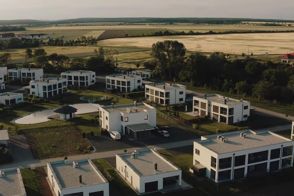 Luxus Appartement Am Golfplatz Und Therme Lutzmannsburg Zsira Bagian luar foto