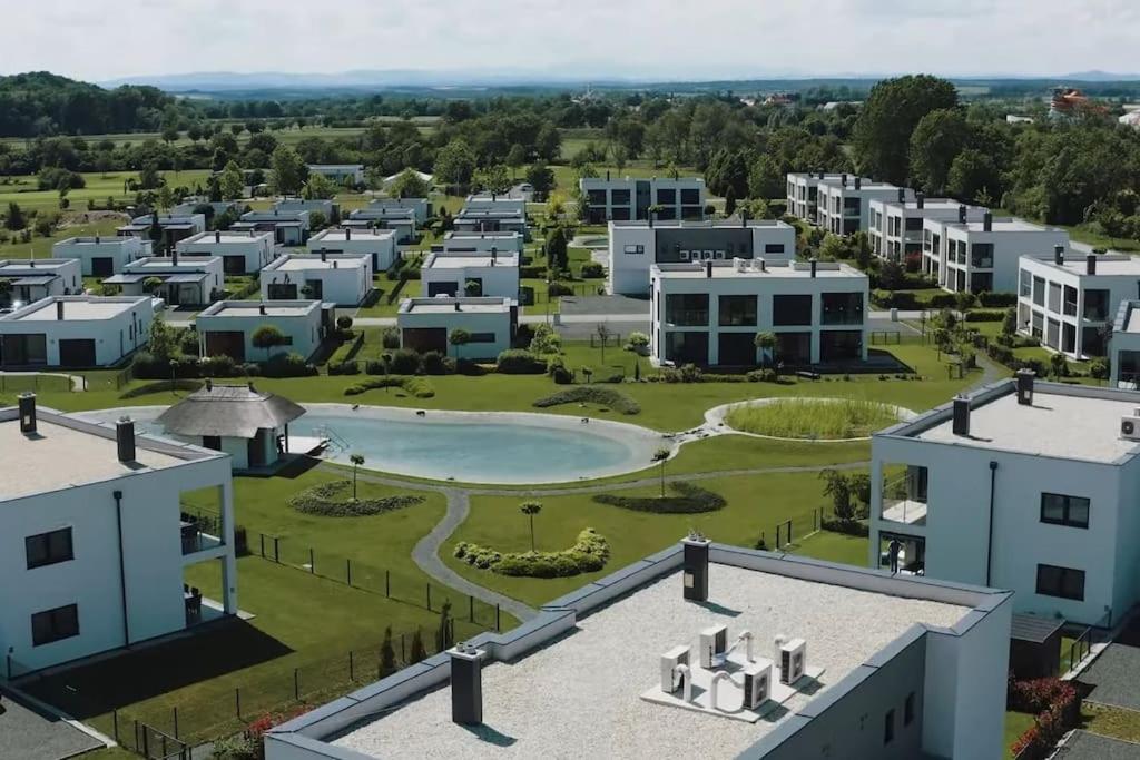 Luxus Appartement Am Golfplatz Und Therme Lutzmannsburg Zsira Bagian luar foto