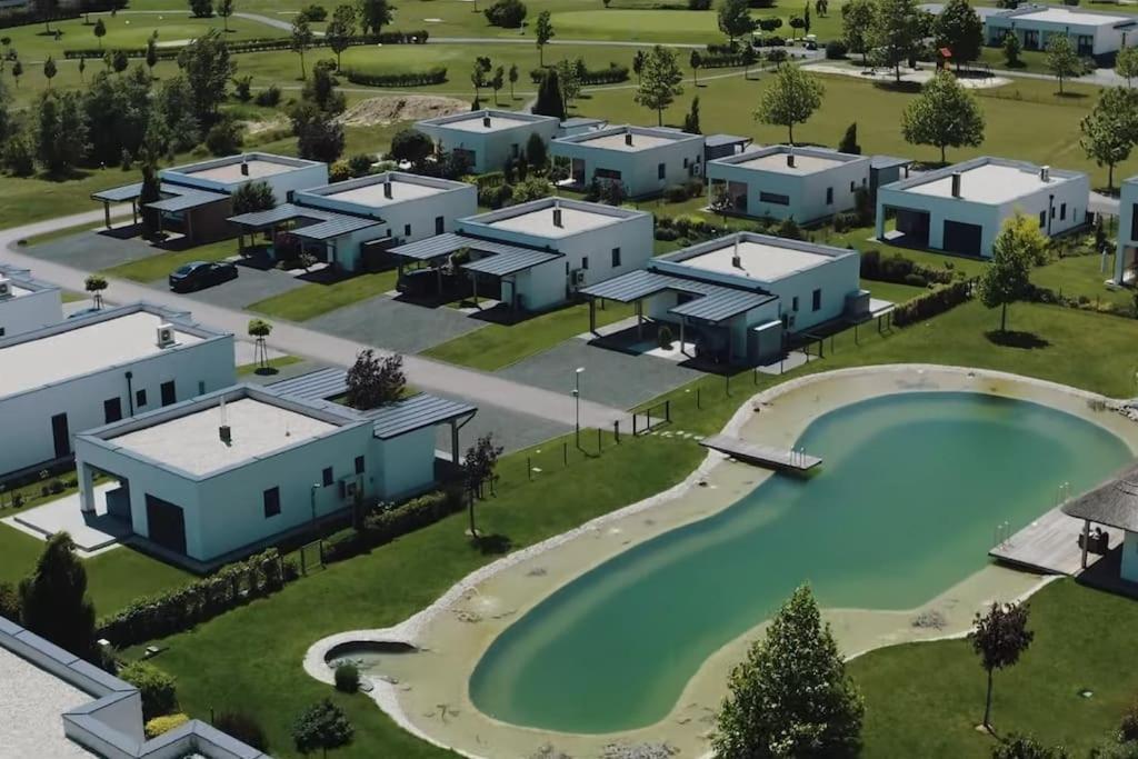 Luxus Appartement Am Golfplatz Und Therme Lutzmannsburg Zsira Bagian luar foto