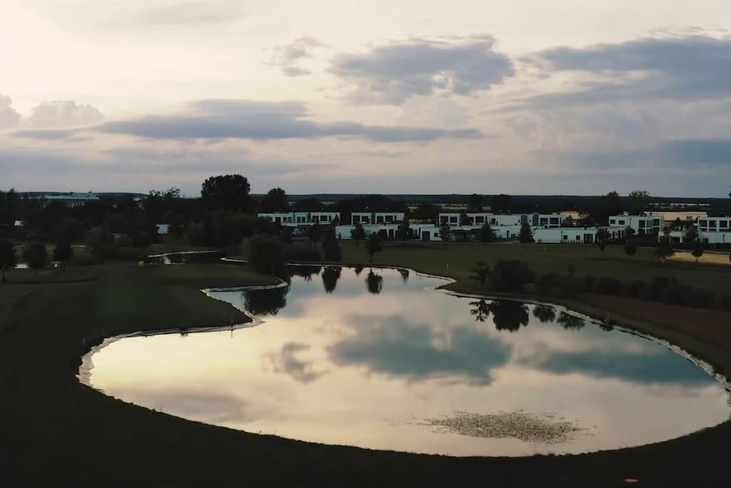 Luxus Appartement Am Golfplatz Und Therme Lutzmannsburg Zsira Bagian luar foto