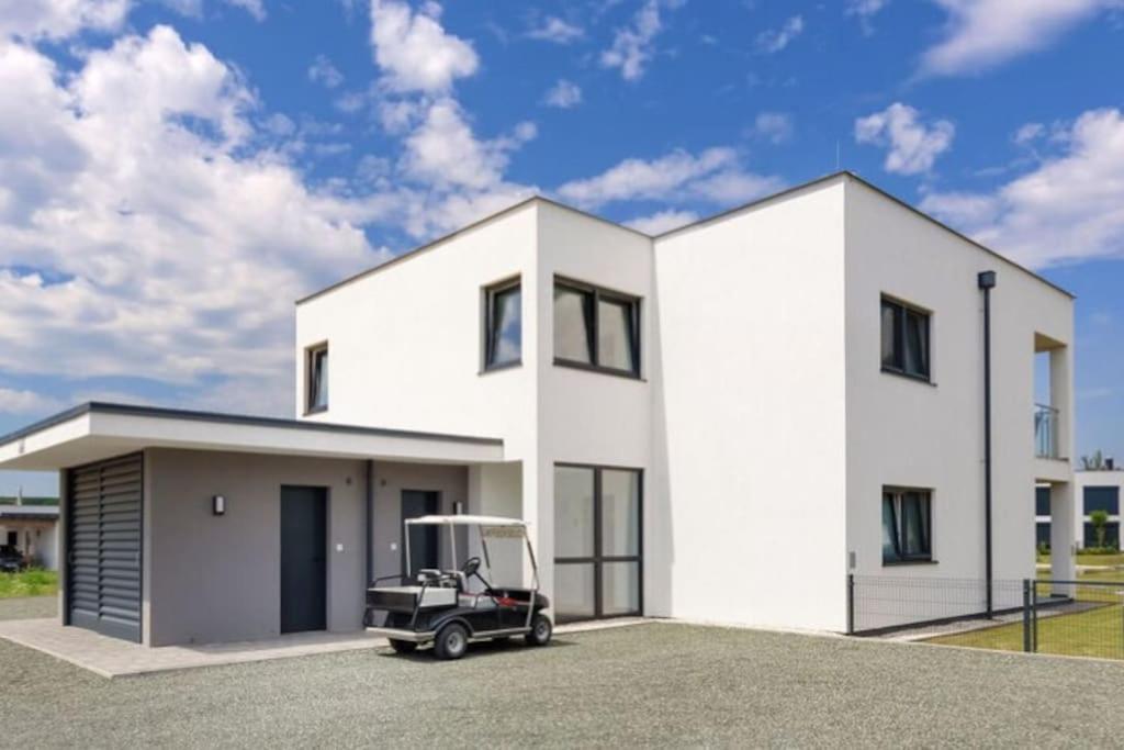 Luxus Appartement Am Golfplatz Und Therme Lutzmannsburg Zsira Bagian luar foto
