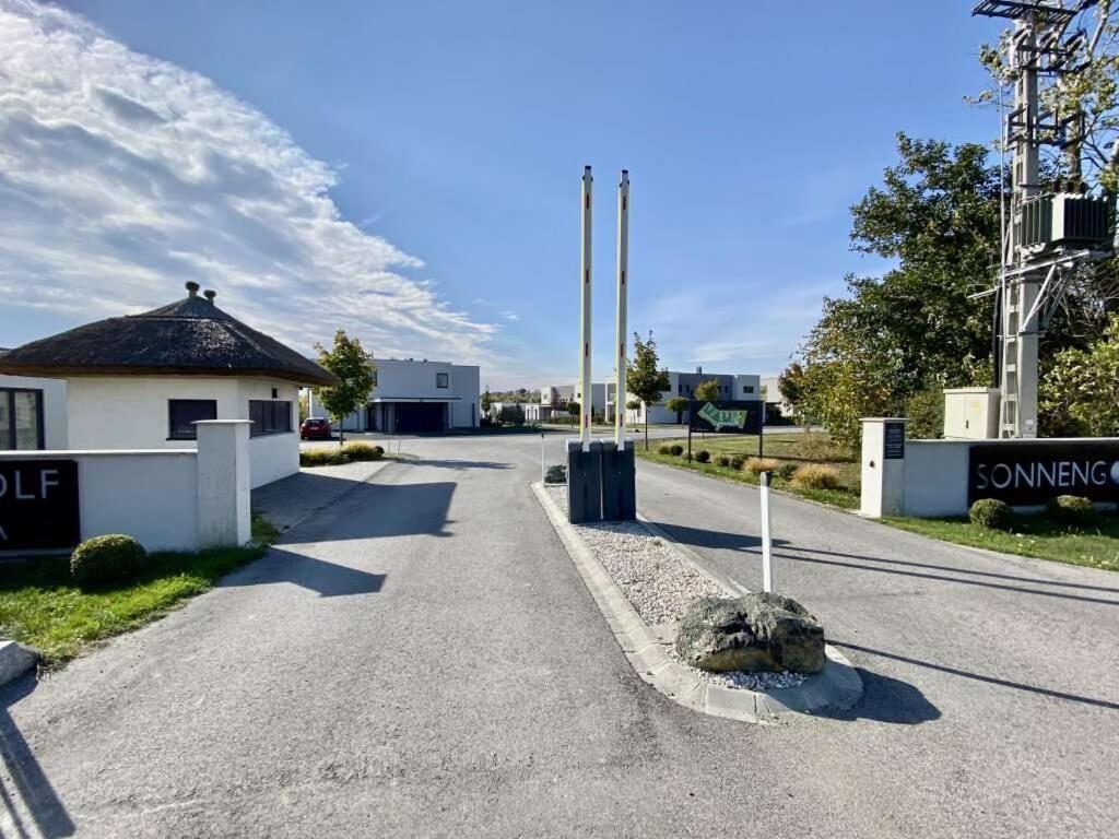 Luxus Appartement Am Golfplatz Und Therme Lutzmannsburg Zsira Bagian luar foto