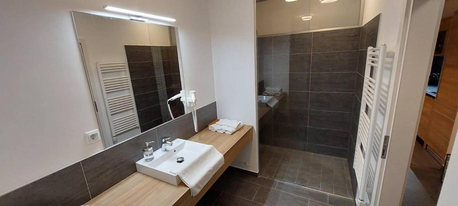 Luxus Appartement Am Golfplatz Und Therme Lutzmannsburg Zsira Bagian luar foto