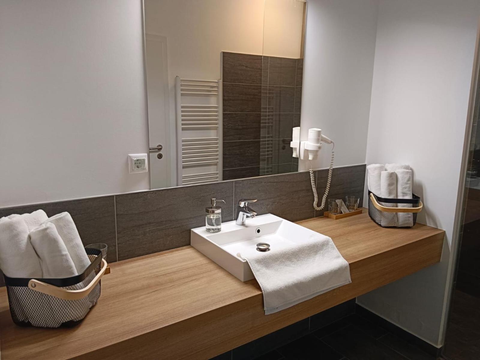 Luxus Appartement Am Golfplatz Und Therme Lutzmannsburg Zsira Bagian luar foto
